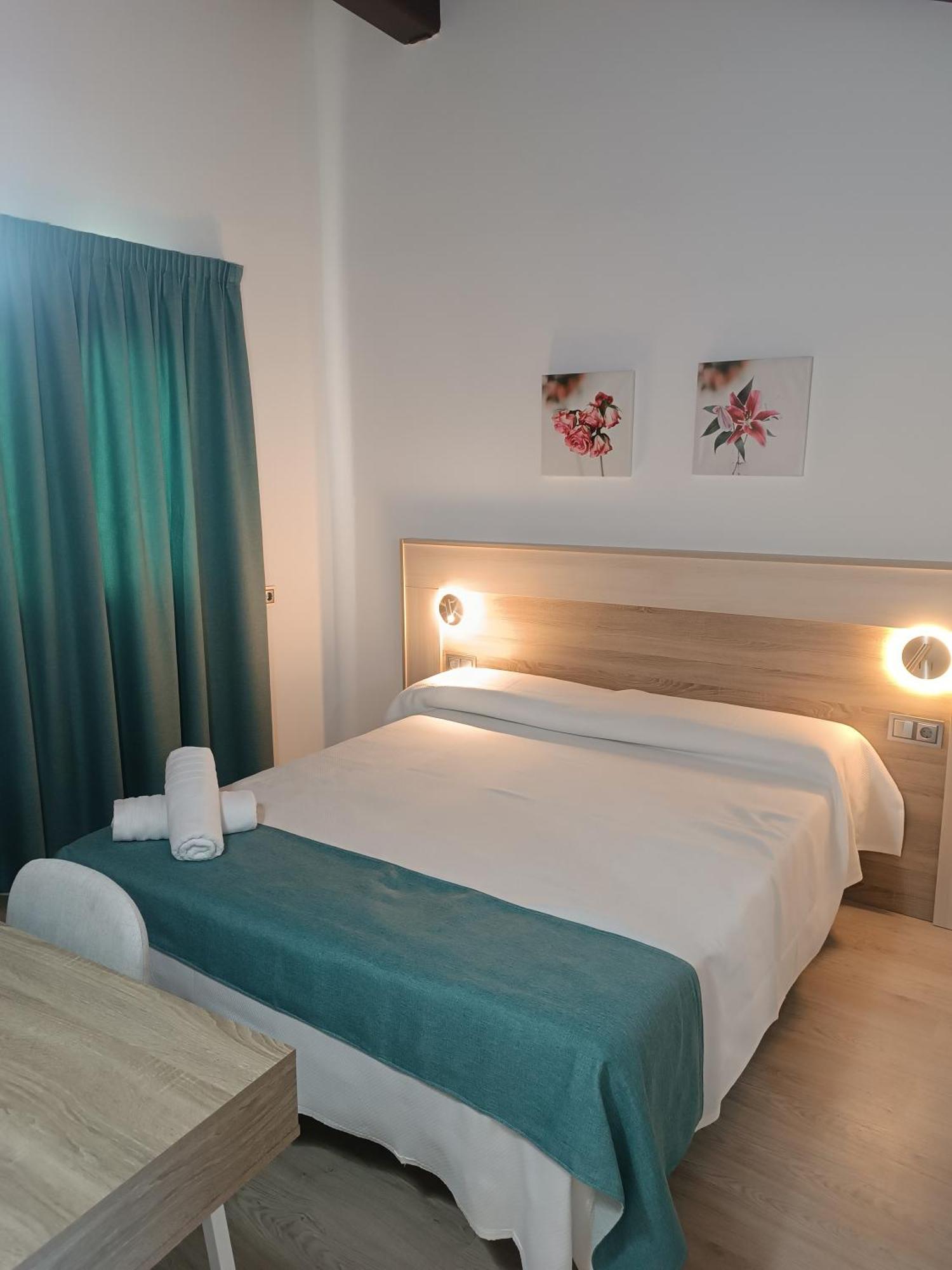 Apartamentos Turisticos Avila Puerta De La Santa 2-1 Exteriér fotografie